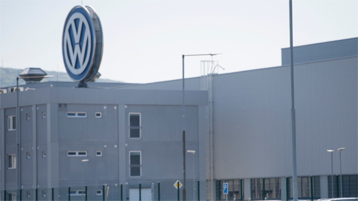 VW-Werk in Bratislava fährt Produktion herunter