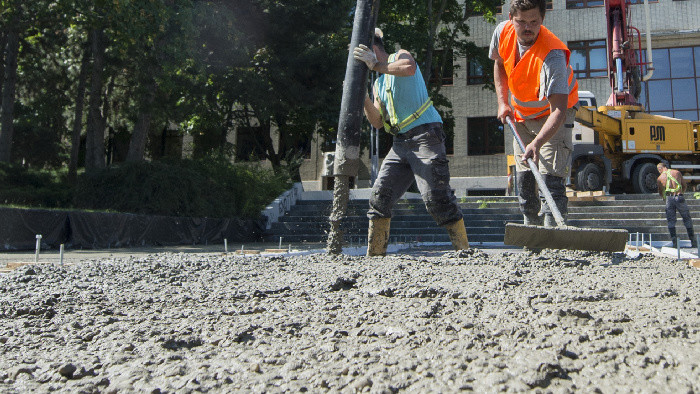 Aj cez pandémiu Petržalka opravuje viacero chodníkov