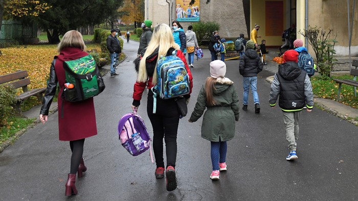 Školáci zo sociálne znevýhodneného prostredia a návrat do škôl