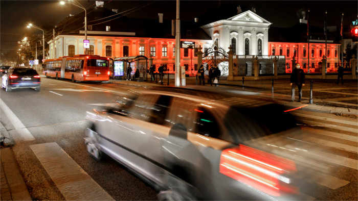 Le Palais présidentiel illuminé aux couleurs autrichiennes en signe de solidarité 