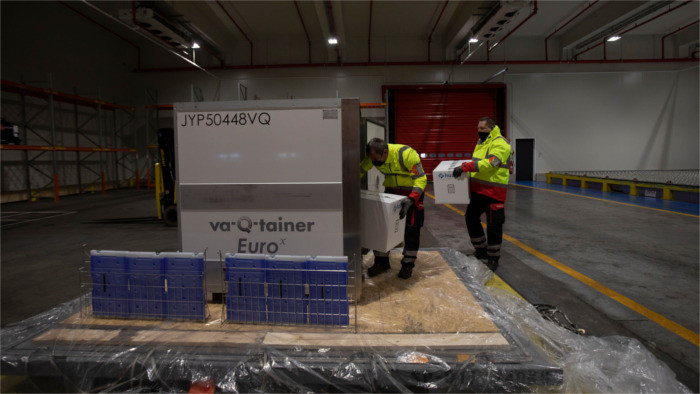 Le vaccin attendu mi-décembre