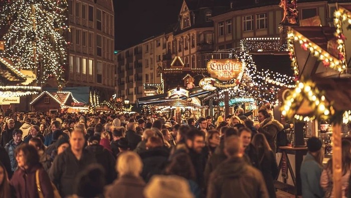 christmas-market-4705877_960_720 (1).jpg