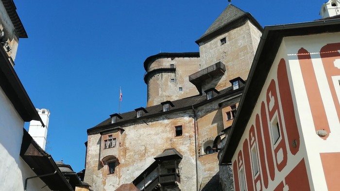 Hrady a zámky na Slovensku
