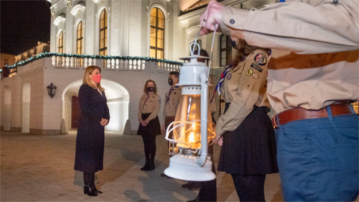 Friedenslicht aus Bethlehem im Präsidentenpalais