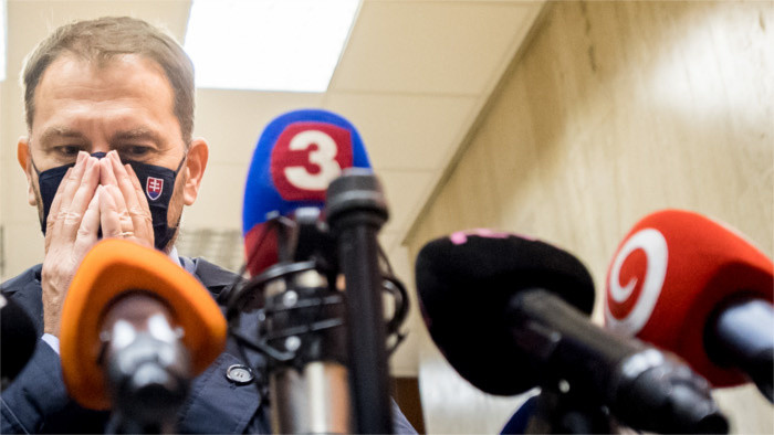 Vláda sprísnila protiepidemické opatrenia
