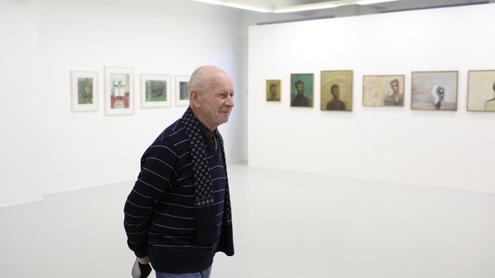 Ľudovít Hološka je zaujatý maľbou v Nových Zámkoch
