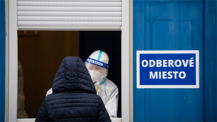 Experts strongly recommend additional mobility restrictions