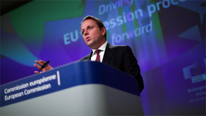 Ivan Korčok en discussion avec le commissaire européen Olivér Várhelyi