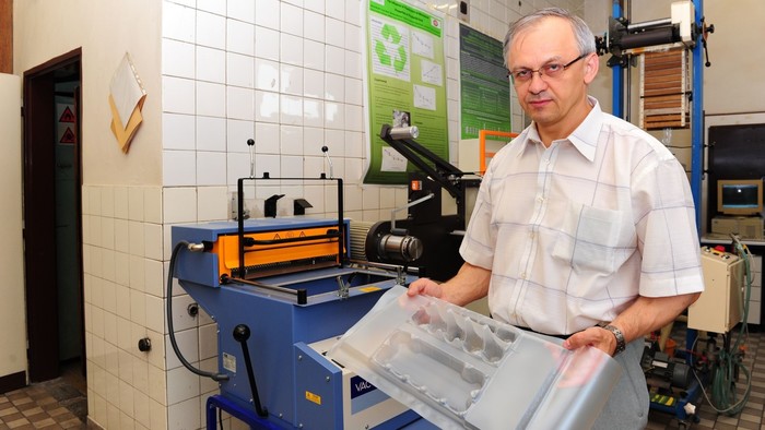 Hosť relácie Kontakty: Pavol Alexy - profesor, chemik, inovátor