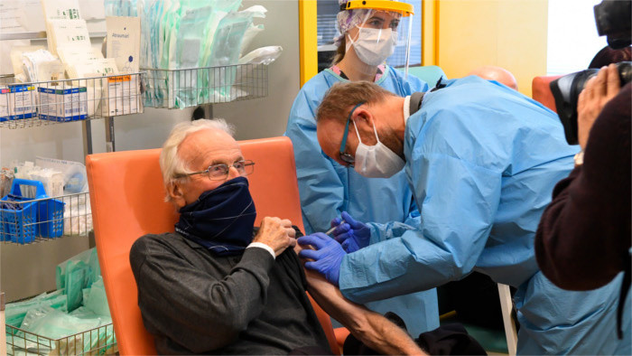 Les survivants de l’Holocauste seront vaccinés