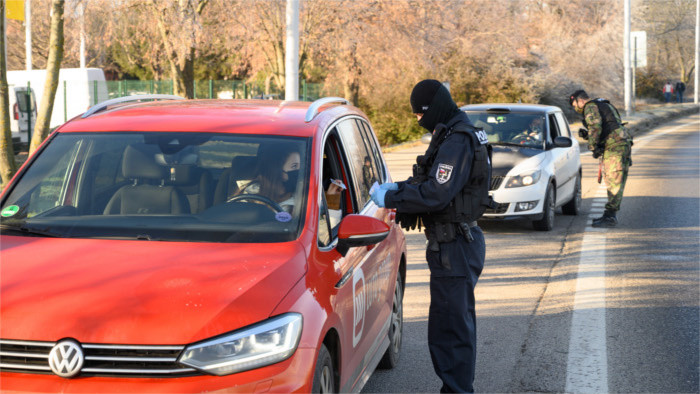 La Policía advierte que intensificará los controles en las calles a partir de mañana
