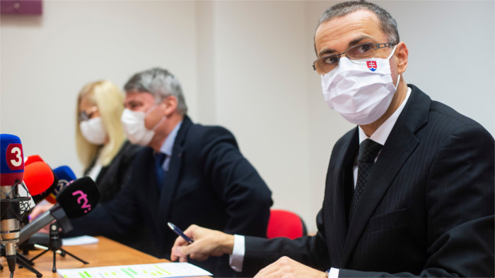 Según Žilinka, el director de Salud Pública ha violado la ley