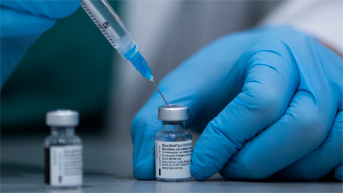 El Estado negocia con las farmacéuticas la producción de vacunas en el país