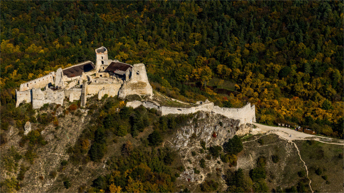 Čachtice – 1ª ronda del concurso sobre los castillos eslovacos 
