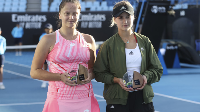 Kužmová s Kalinskou sú v osemfinále štvorhry na Australian Open