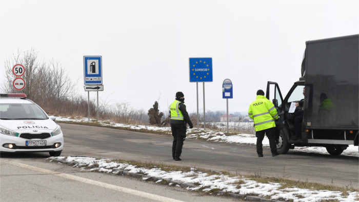 Eslovaquia cambia las reglas en las fronteras