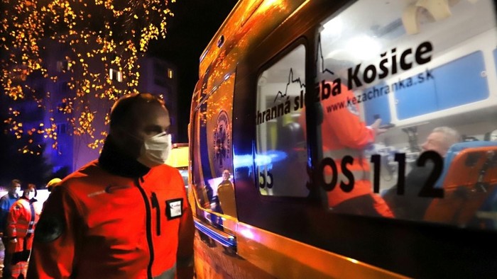 Košickí záchranári testujú špeciálne hydraulické nosidlá