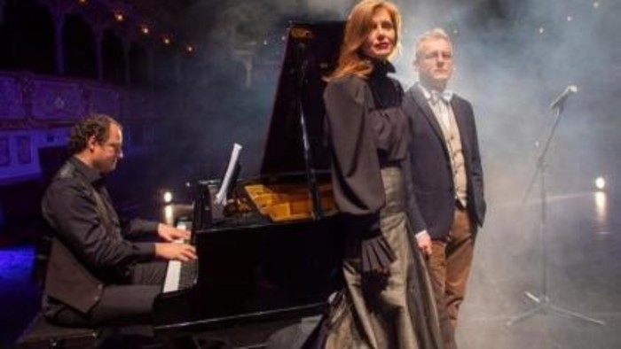 Roland Tóth pozýva na večerný prenos inscenácie Manželstvo v piesňach