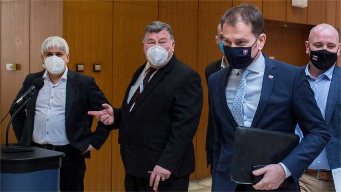 COVID-19 : débat sur les mesures 