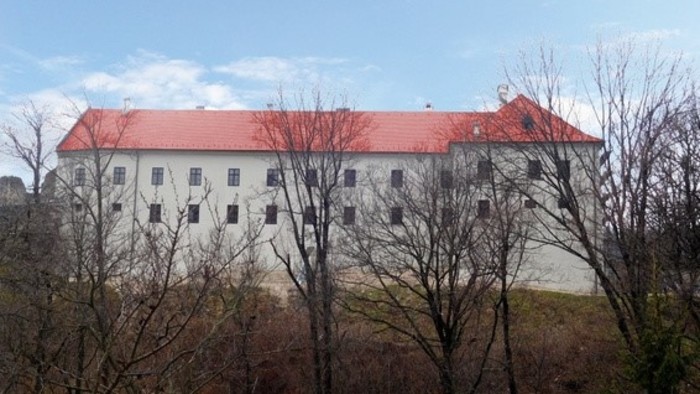 Ako pokračuje obnova barokového kaštieľa na hrade v Modrom Kameni?