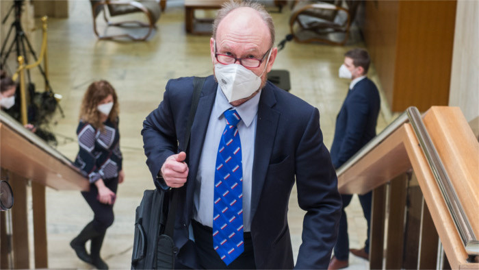 Wissenschaftler diskutieren im Regierungsamt