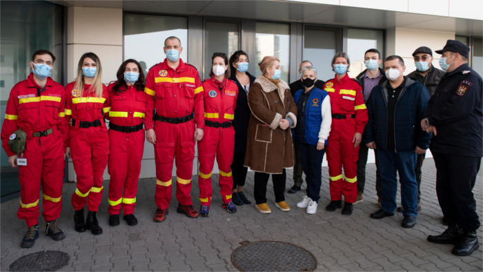Romanian doctors and nurses arrive to help 