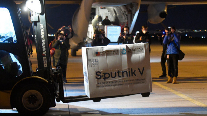 Hunderte Sputnik-Dosen zur Kontrolle nach Russland 