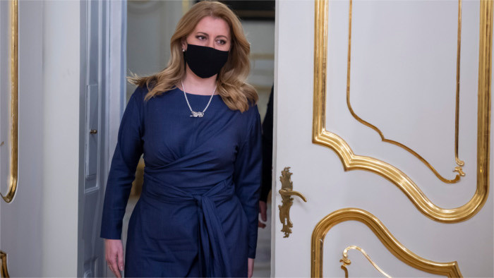 Čaputová rendirá homenaje a las víctimas del coronavirus