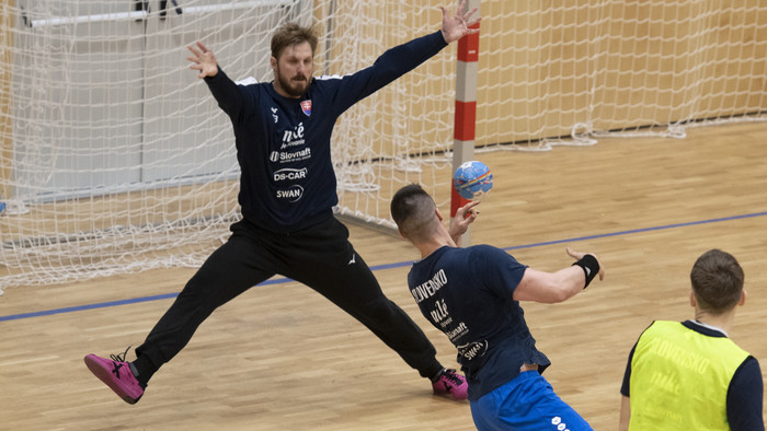 Úvodný duel hádzanárskeho turnaja Euro cup