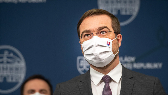 Krajčí presenta su dimisión