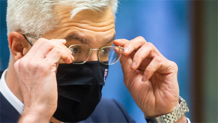 Le chef de la diplomatie prévoit une décennie difficile