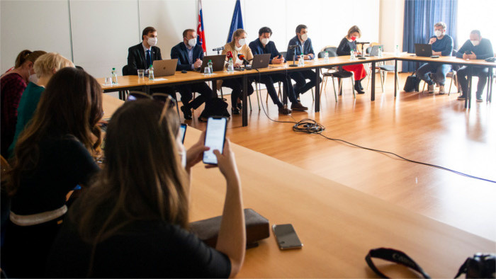 La Présidente se penche sur les modalités de livraison des vaccins agréés