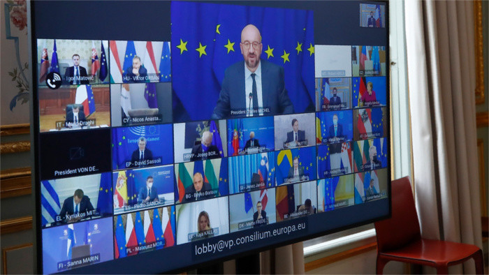 Líderes de la UE intentan limitar la exportación de vacunas contra la Covid-19