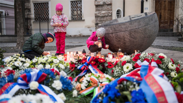 Se conmemora el 33 aniversario de la “Manifestación de las Velas” 