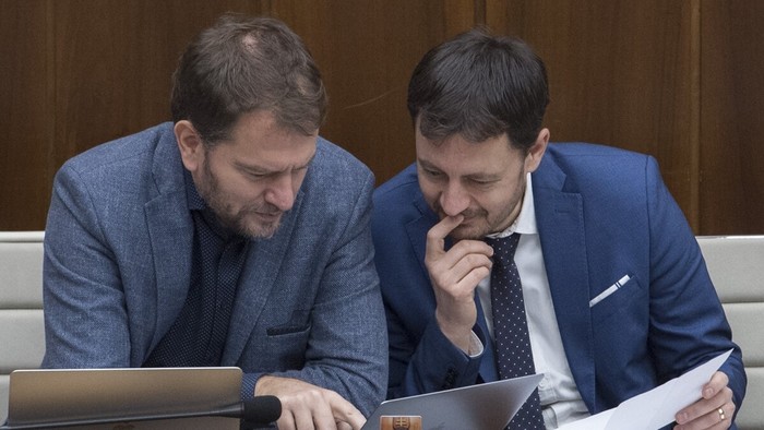 Eduard Heger a kormányfői székben