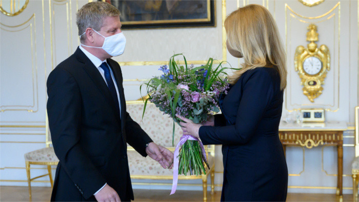 Mme Z. Čaputová a en mains l’accord sur l’achat du vaccin russe Spoutnik V