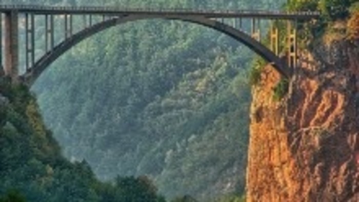 Bajba kerülhet Montenegró a kínai óriáshitele miatt