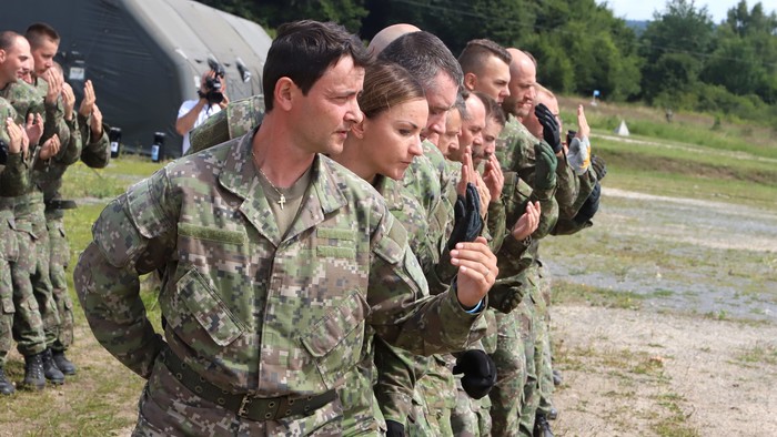 Vojenská rubrika / Naši stiční dôstojníci na Cypre