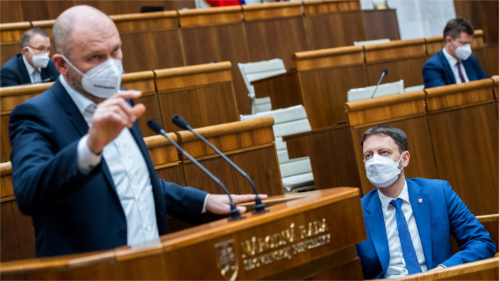 Депутаты обсуждают Программное заявление правительства Э. Хегера