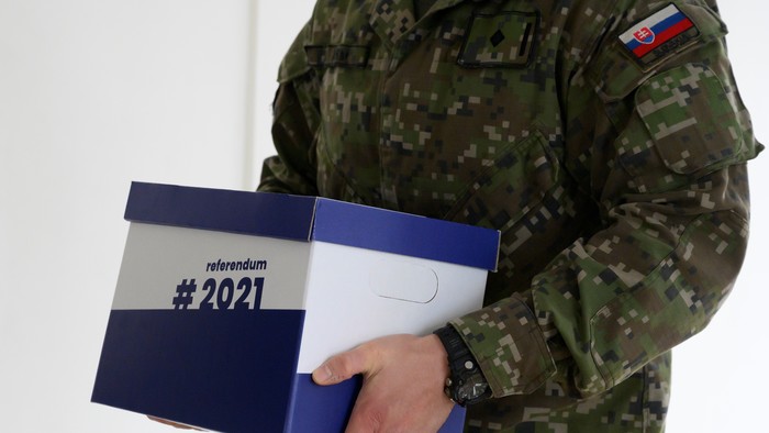 Viac ako pol milióna ľudí podporilo petíciu za vyhlásenie referenda o predčasných voľbách