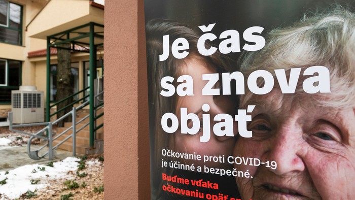 Voľnejší režim po očkovaní je už aj v zariadeniach sociálnych služieb
