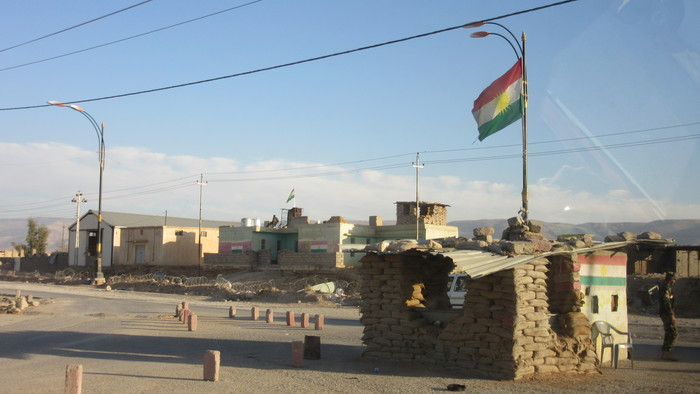 Checkpoint kurdsky╠üch ozbrojeny╠üch si╠ül.JPG