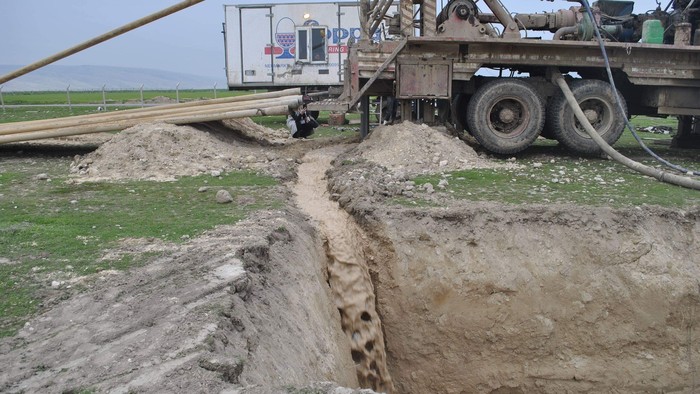 Proces hll╠übenia vrtu studne_2.JPG