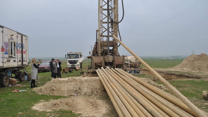 Proces hll╠übenia vrtu studne_1.JPG