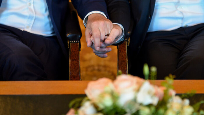 A papok egy része Németországban megáldja a meleg párokat