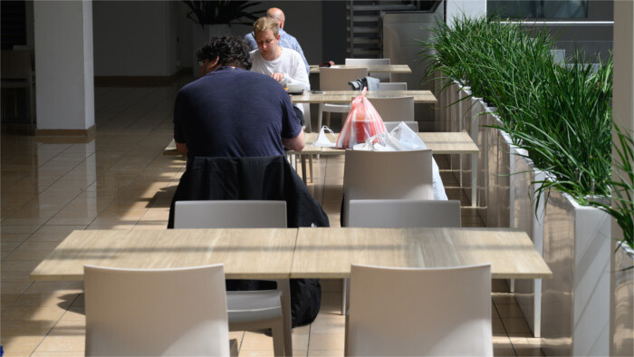 Desde hoy se modifican las medidas en bares y restaurantes