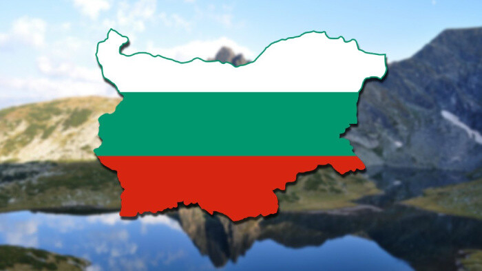 Deň bulharskej kultúry a slovanskej písomnosti Bulhari žijúci v Bratislave tradične oslavujú v Devíne. V kostole i v kultúrnom d