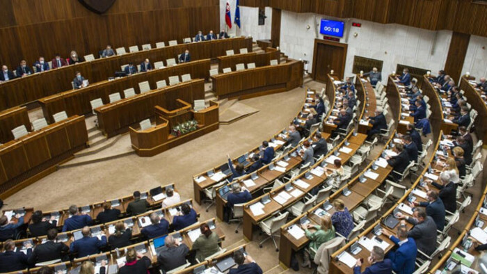 A parlament gyorsított eljárásban tárgyalja a büdzsé kiigazítására tett javaslatot