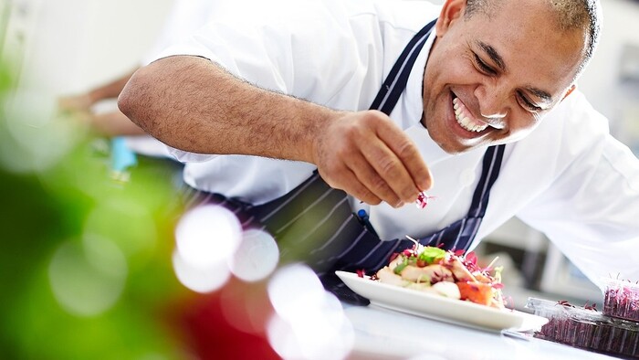 Gastro sektoru a cestovnému ruchu chýbajú zamestnanci
