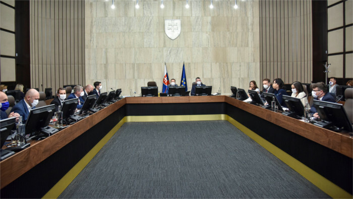 El gobierno debate varios paquetes de ayudas sociales